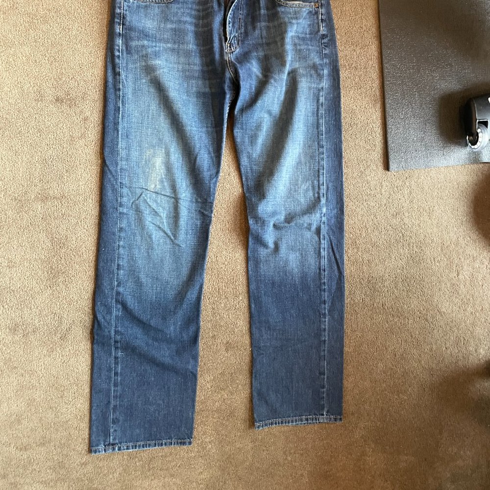 Levi mens jeans size 34x36